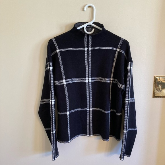 SHEIN Sweater - Picture 5 of 6